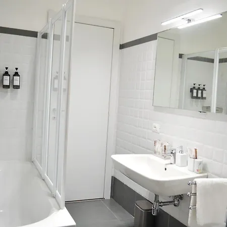 Attico Con Balcone E Vista Centro Citta 아파트